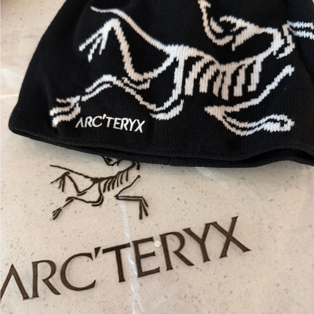 Arc'teryx Black and White Skeleton Knit Beanie